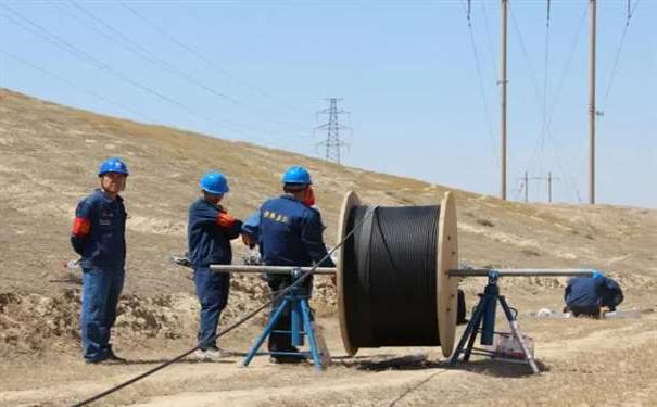 新疆GYXTW-12a1通信用光缆 中心管式铠装光缆工厂现货直发
